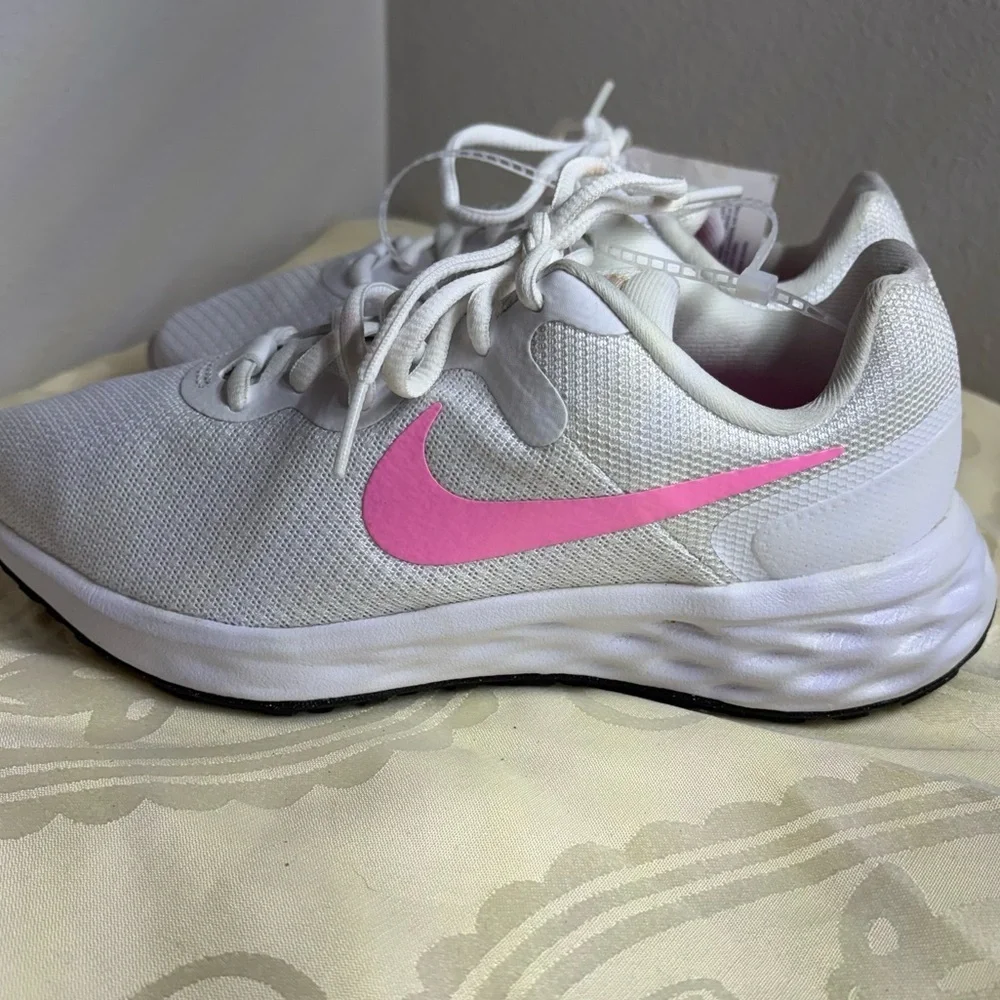 Nike revolution running